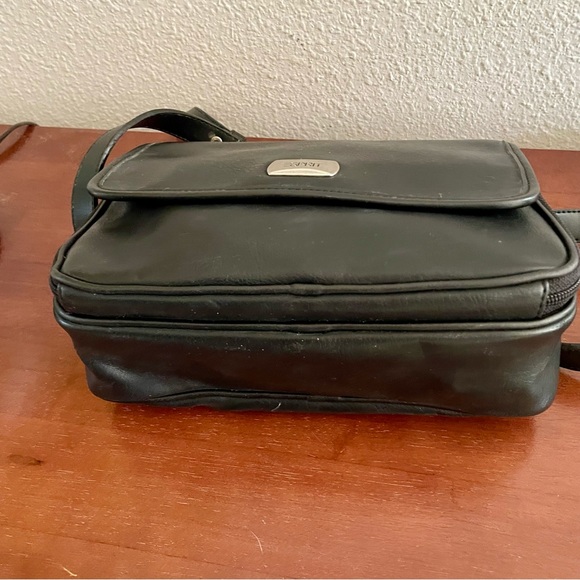 Esprit black crossbody Vegan! - Picture 3 of 9